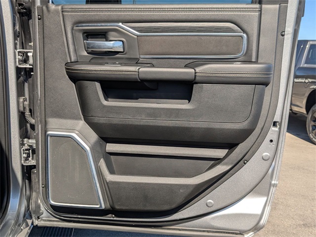 Vehicle image 37 of 43