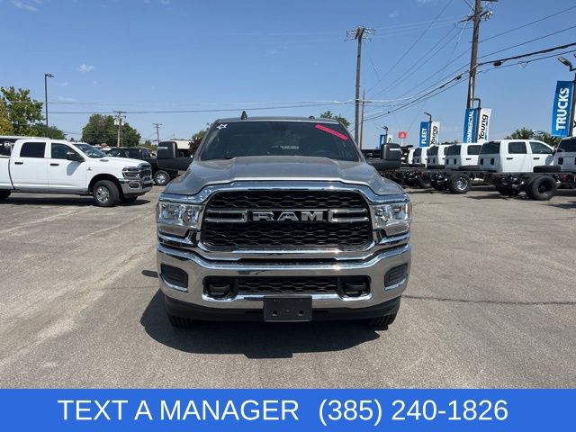 2024 Ram 3500 Tradesman Image 2 of 16