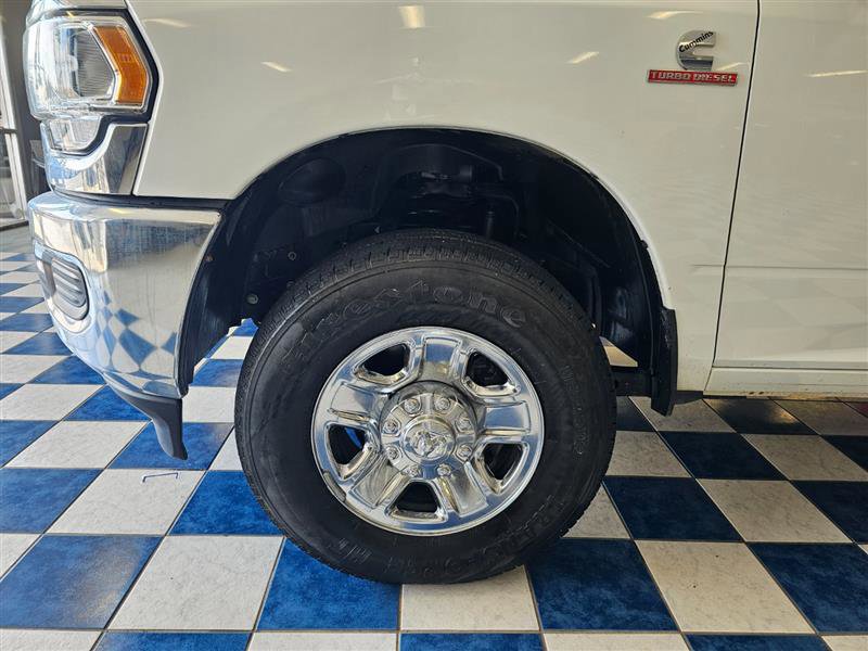 Vehicle image 23 of 25