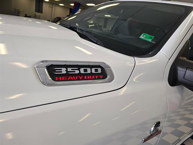 Vehicle image 22 of 25