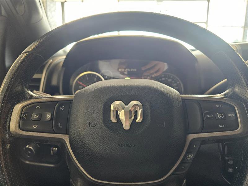 Vehicle image 15 of 25