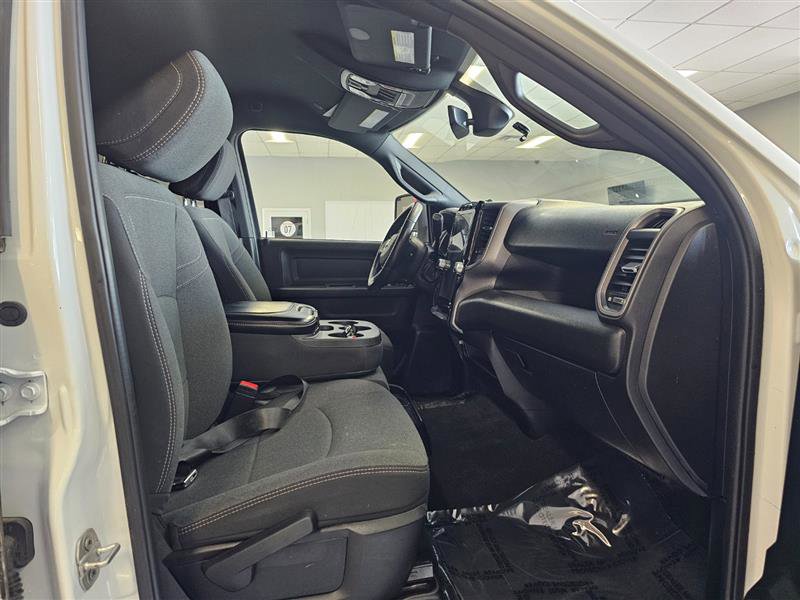 Vehicle image 13 of 25