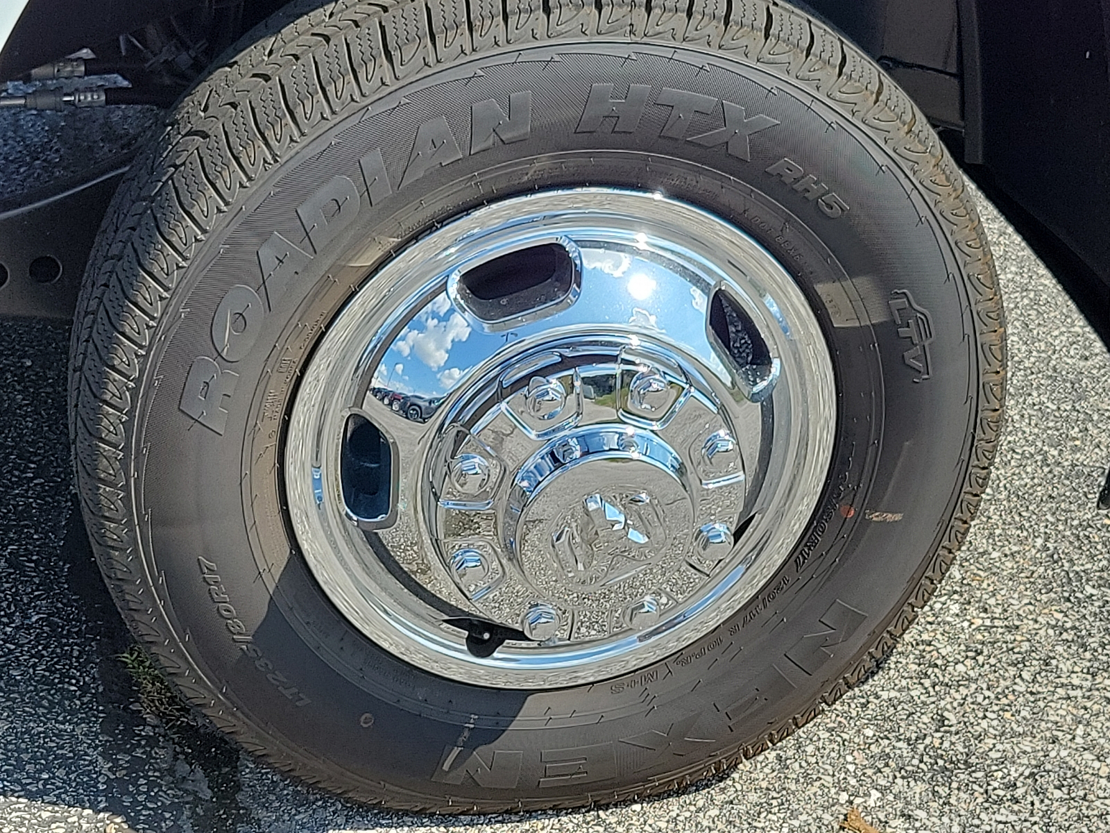 Vehicle image 18 of 19