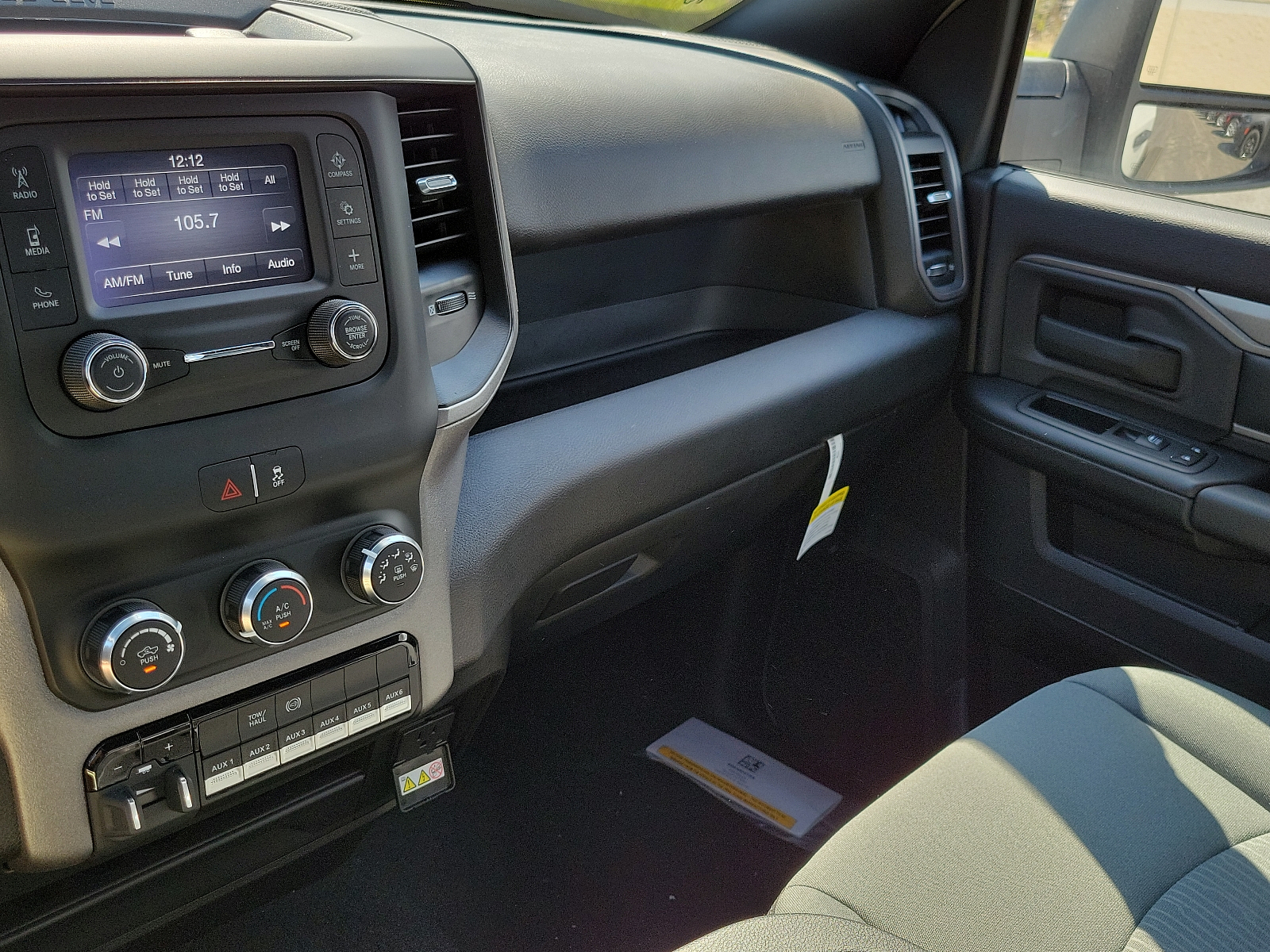Vehicle image 11 of 19