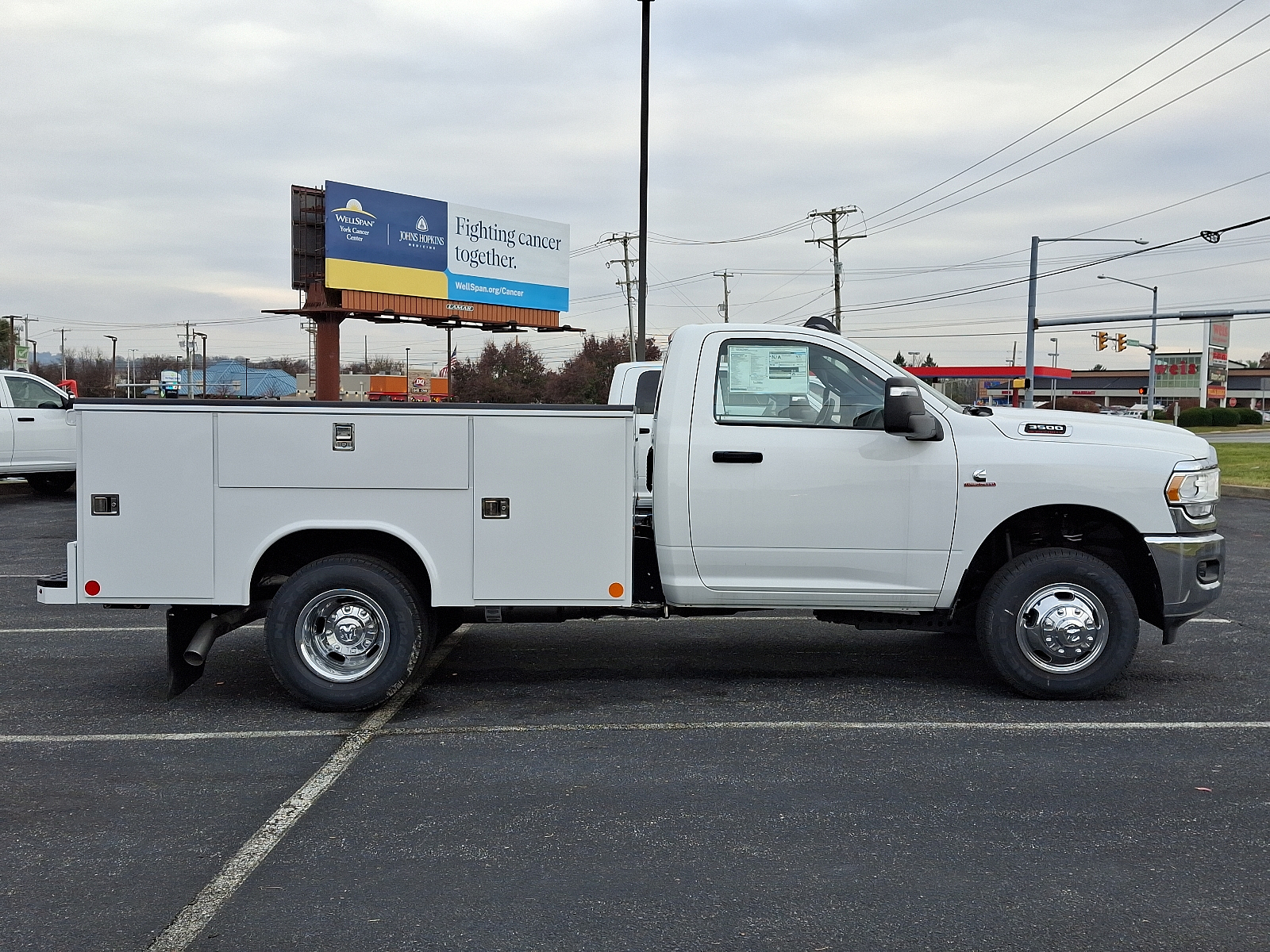 Vehicle image 4 of 19
