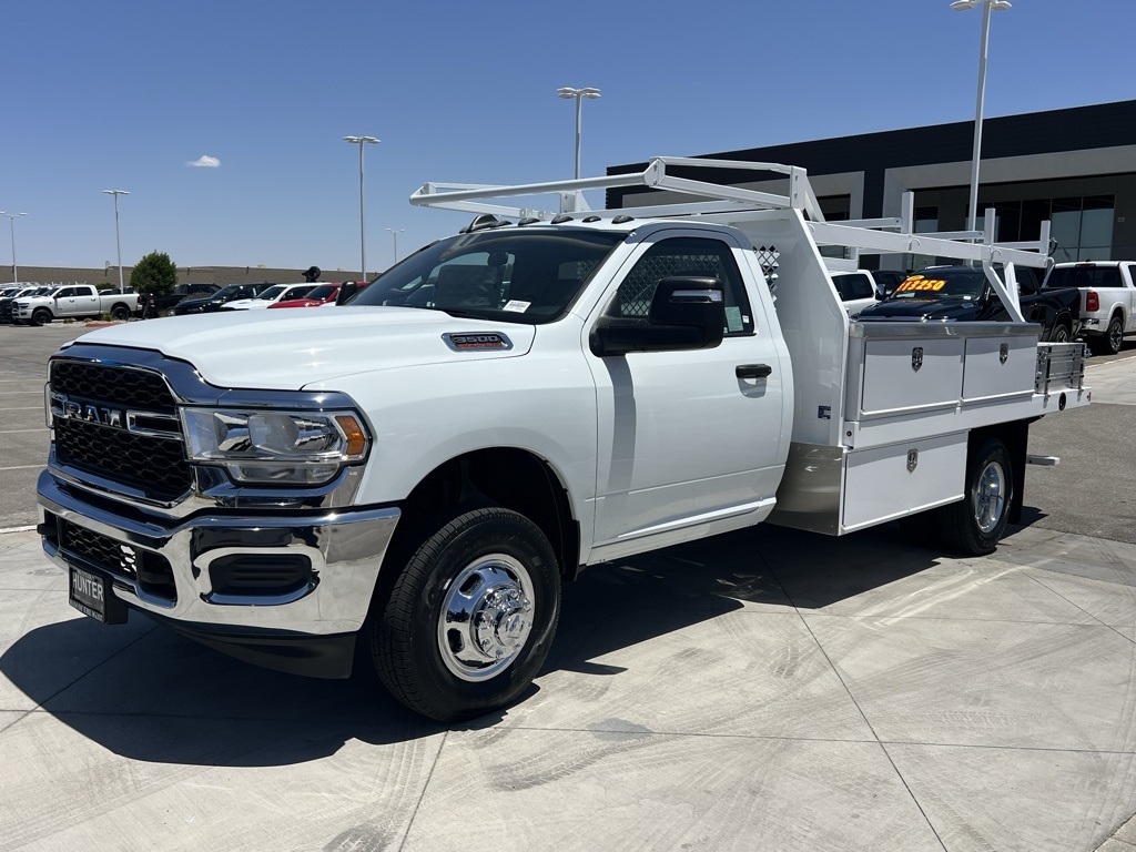 2024 Ram 3500 Tradesman Image 2 of 21