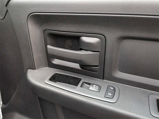 Vehicle image 25 of 39