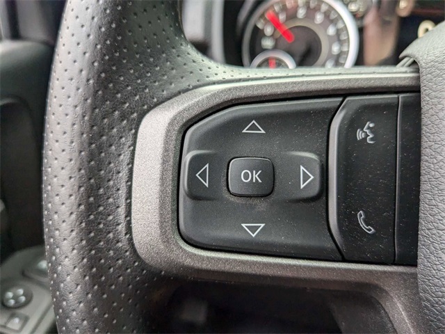 Vehicle image 33 of 39