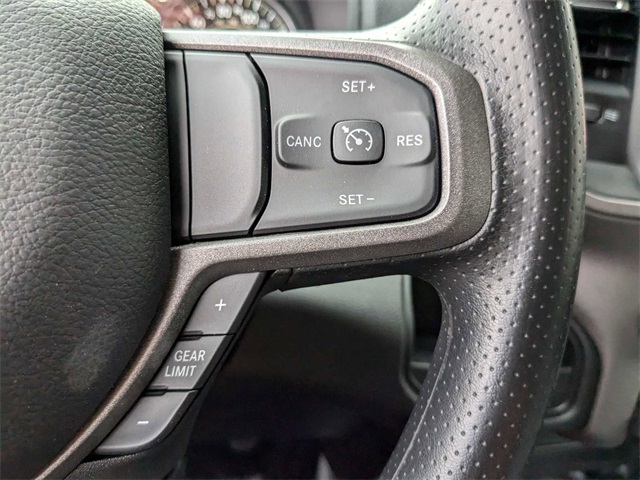 Vehicle image 32 of 39