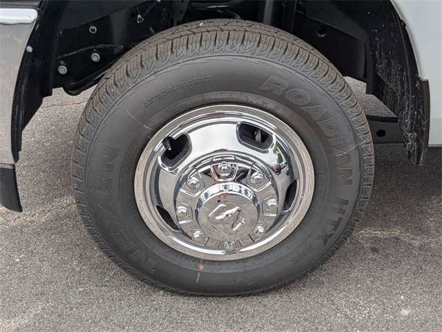 Vehicle image 8 of 39