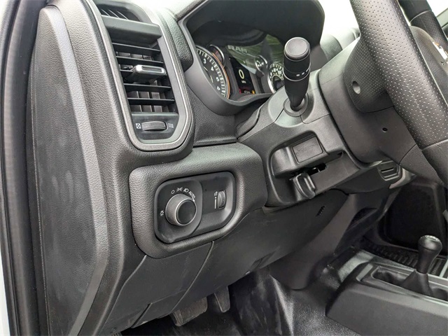 Vehicle image 37 of 39
