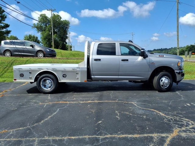 2024 Ram 3500 Tradesman Image 2 of 13