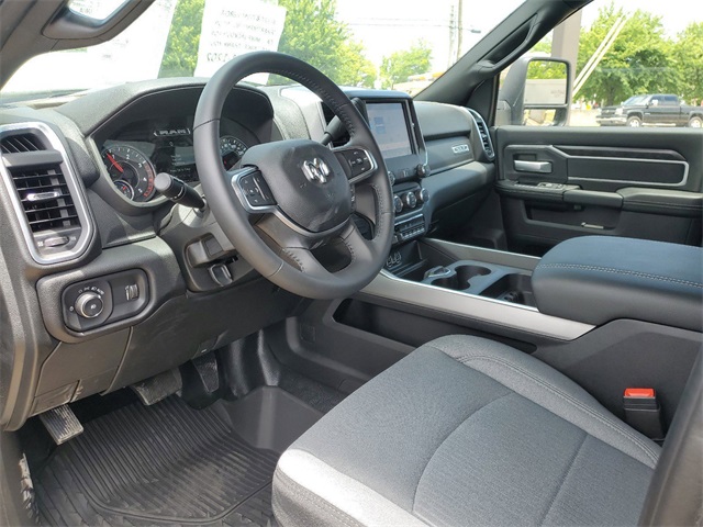 Vehicle image 17 of 23