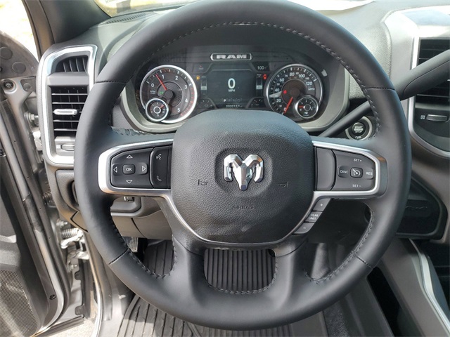 Vehicle image 19 of 23