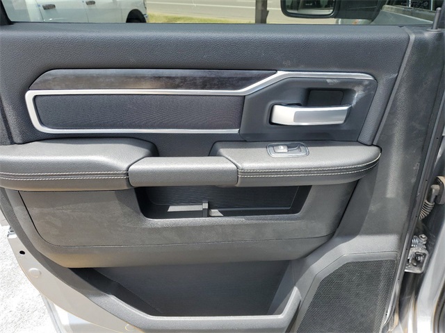 Vehicle image 8 of 23