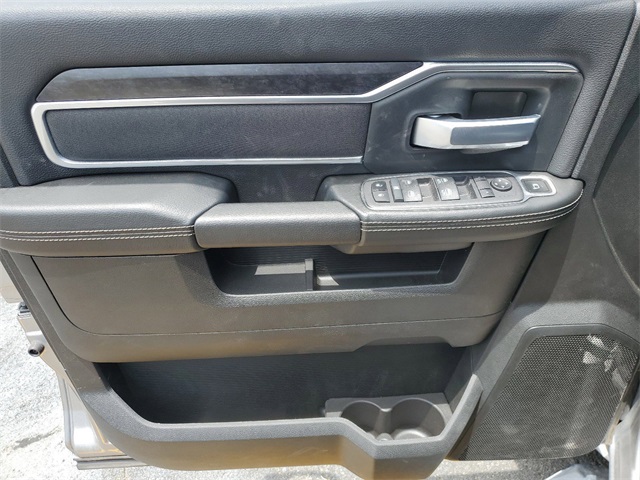 Vehicle image 13 of 23