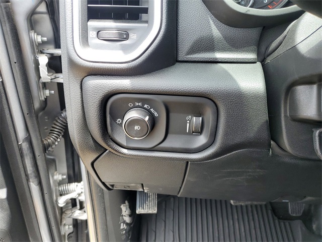 Vehicle image 18 of 23