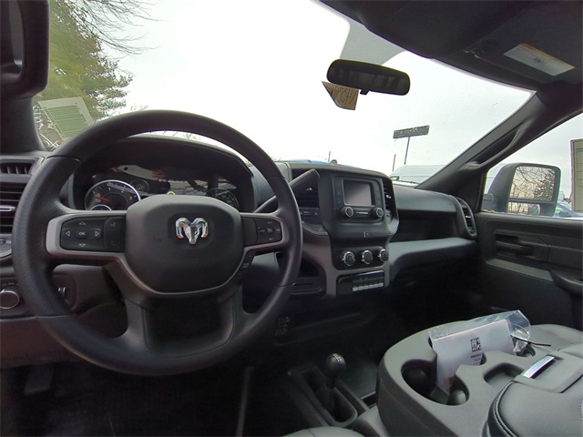 Vehicle image 6 of 9