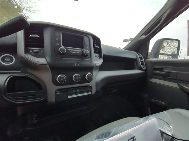 Vehicle image 8 of 9