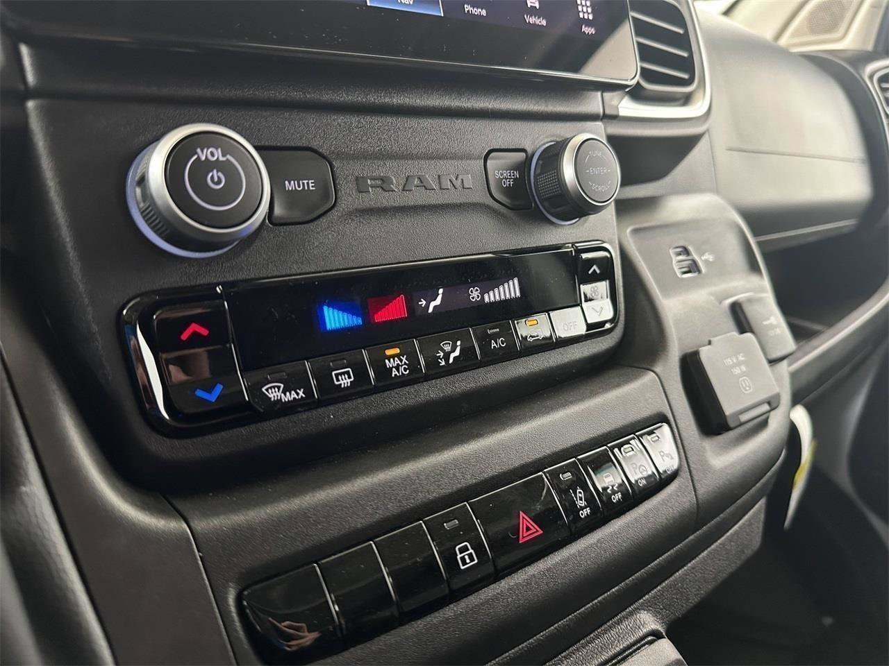 2024 Ram ProMaster Cargo Van SLT+ Image 26 of 34