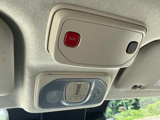 Vehicle image 34 of 36
