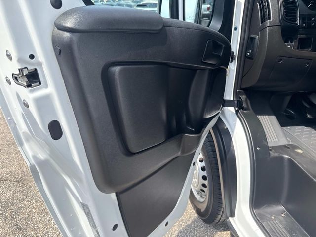 Vehicle image 33 of 36
