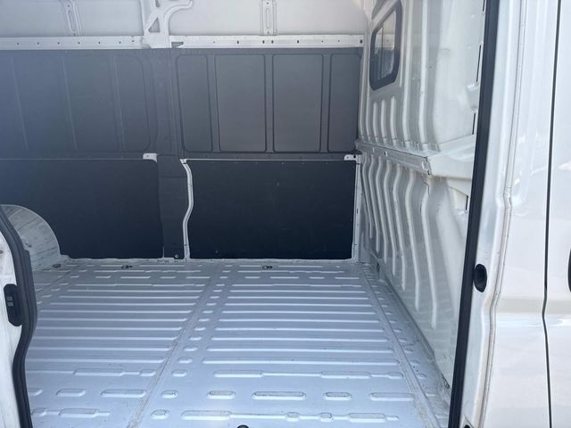 Vehicle image 14 of 36