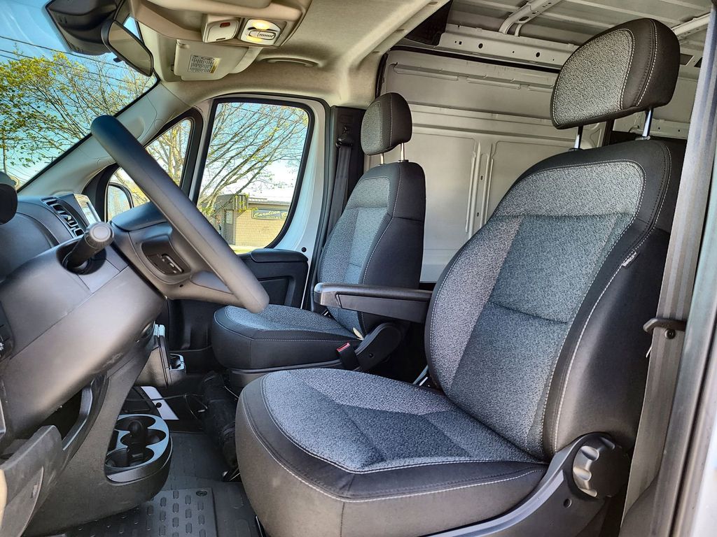 Vehicle image 19 of 53