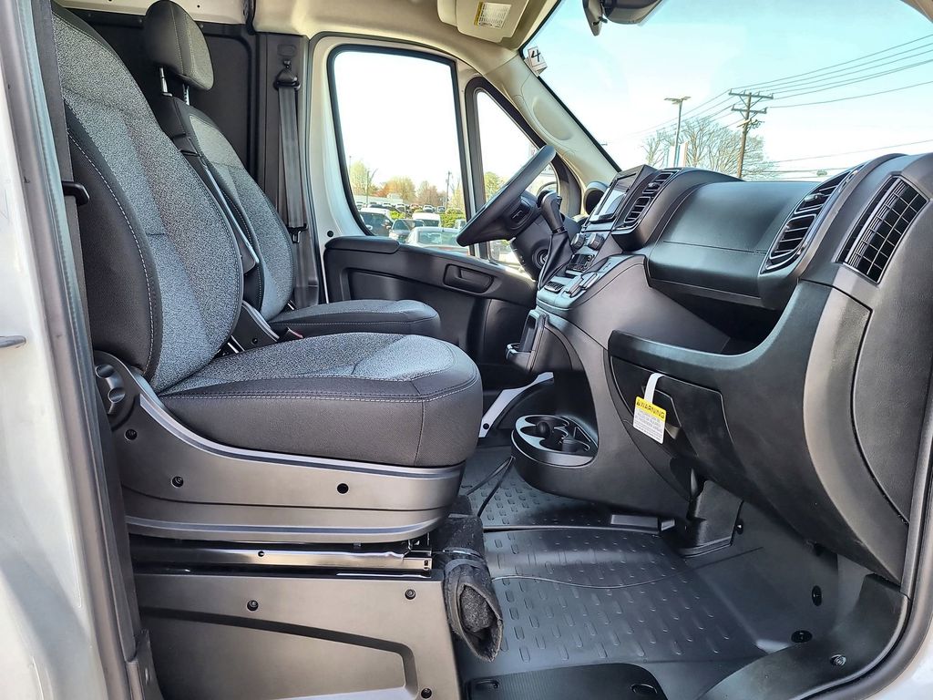 Vehicle image 18 of 53