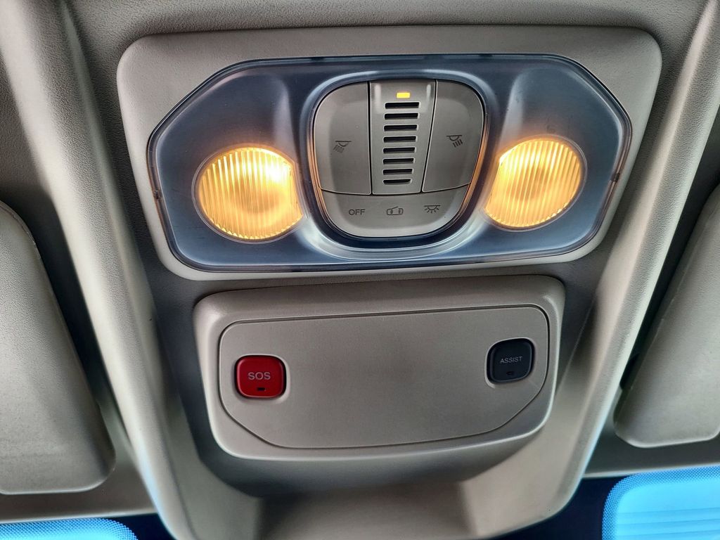 Vehicle image 34 of 53