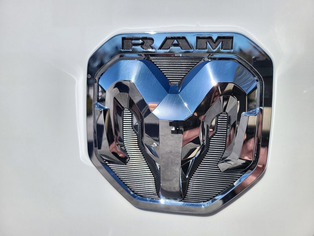 Vehicle image 33 of 53