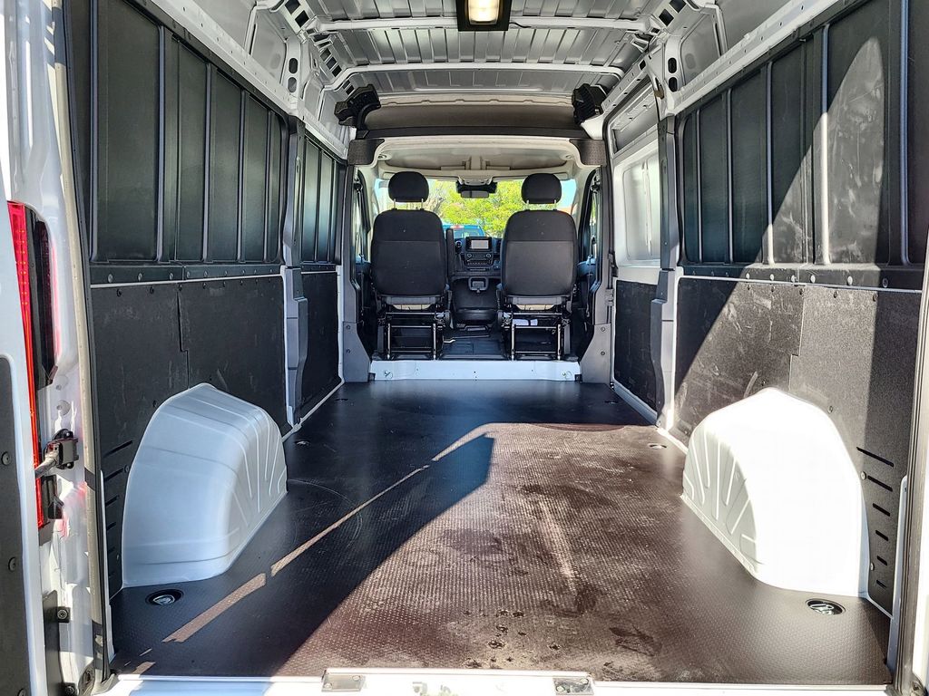 Vehicle image 43 of 53