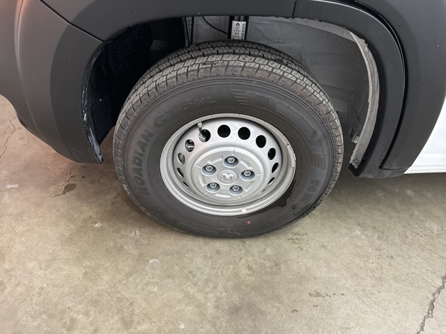 Vehicle image 16 of 23