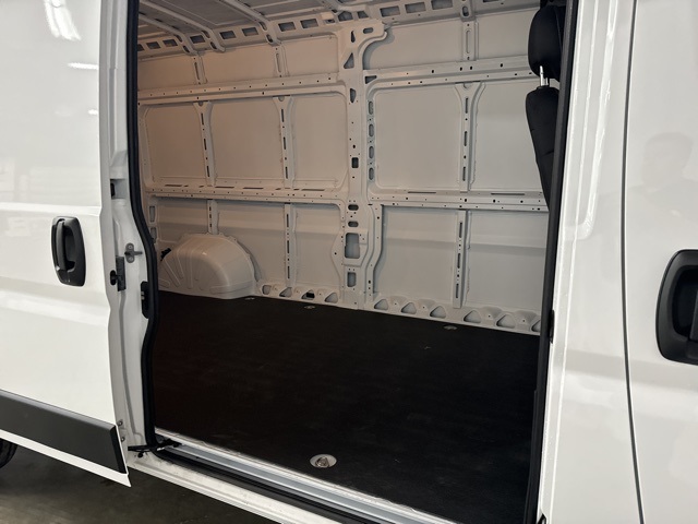 Vehicle image 20 of 23