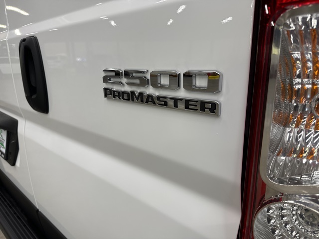 Vehicle image 19 of 23