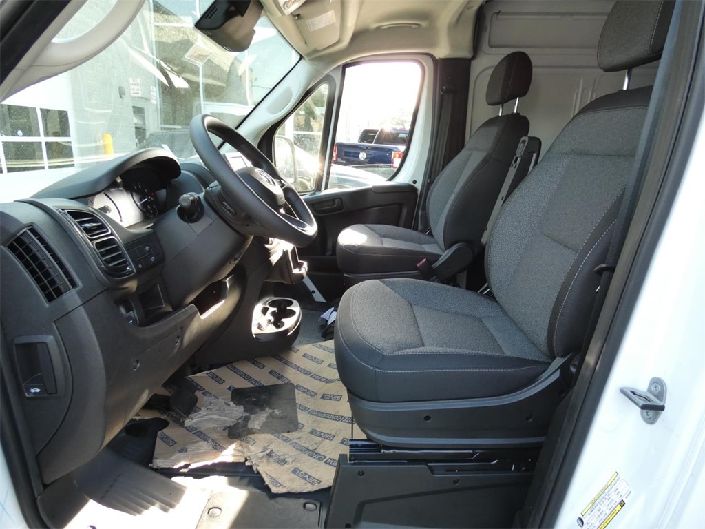Vehicle image 13 of 23
