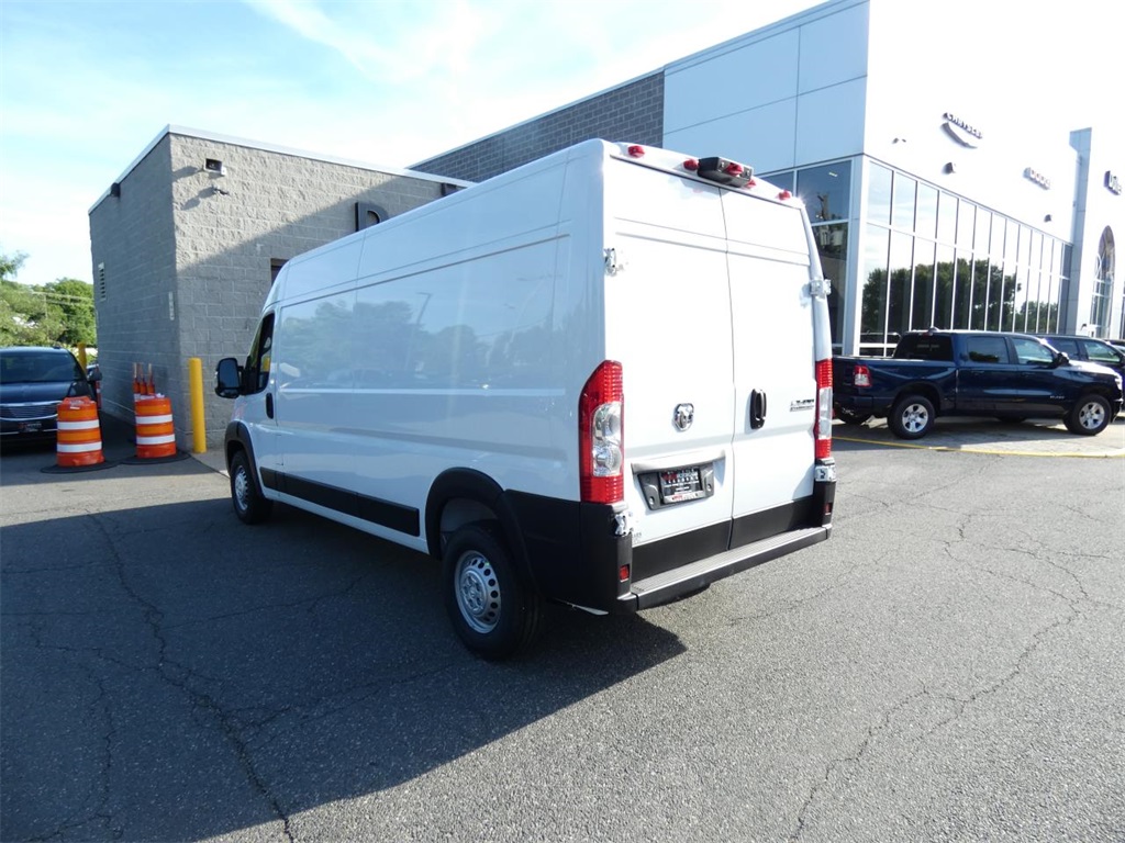 Vehicle image 5 of 23