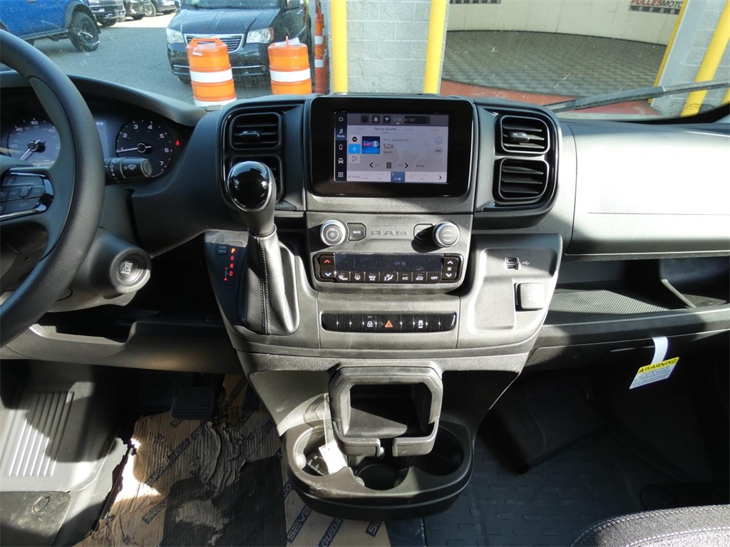 Vehicle image 19 of 23