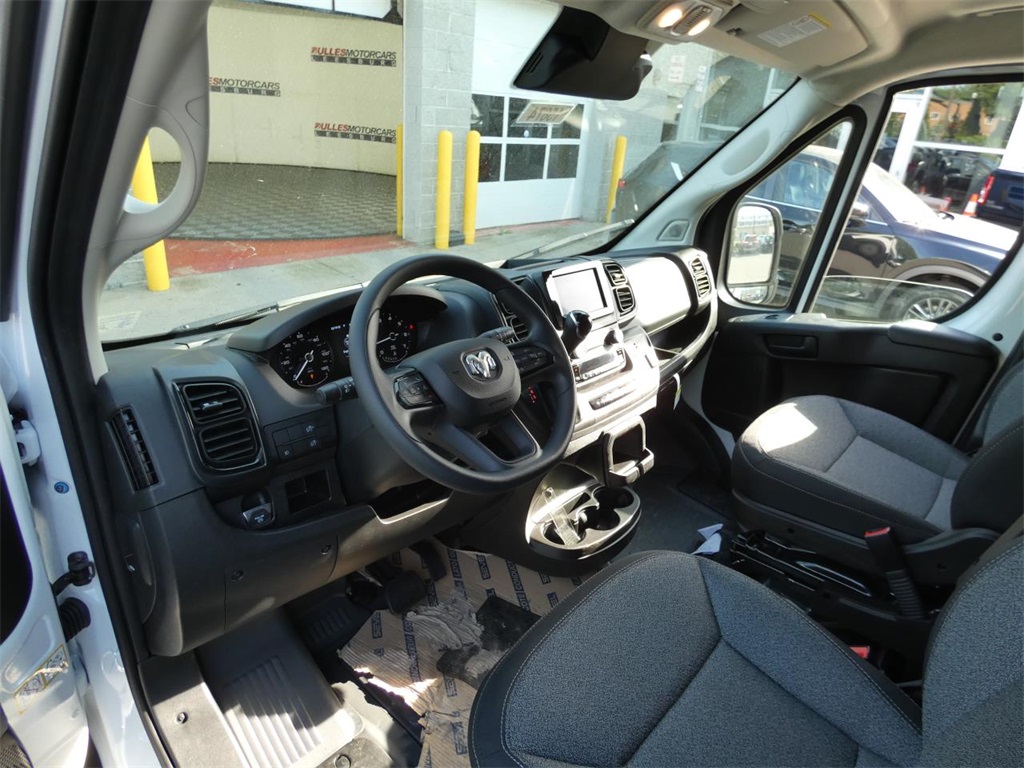 Vehicle image 14 of 23