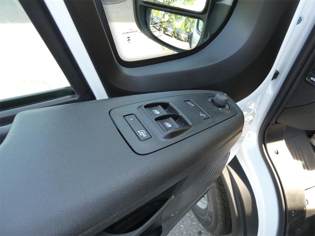 Vehicle image 11 of 23
