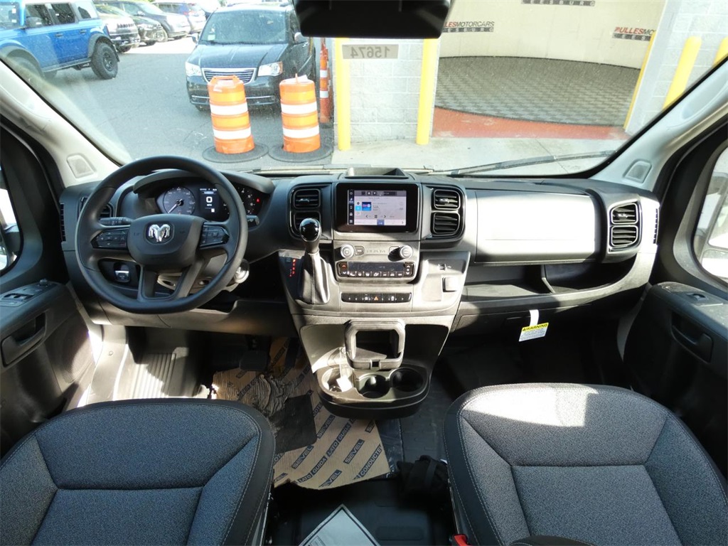 Vehicle image 15 of 23