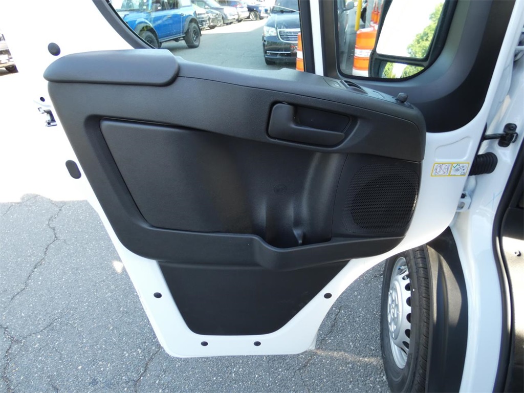 Vehicle image 10 of 23