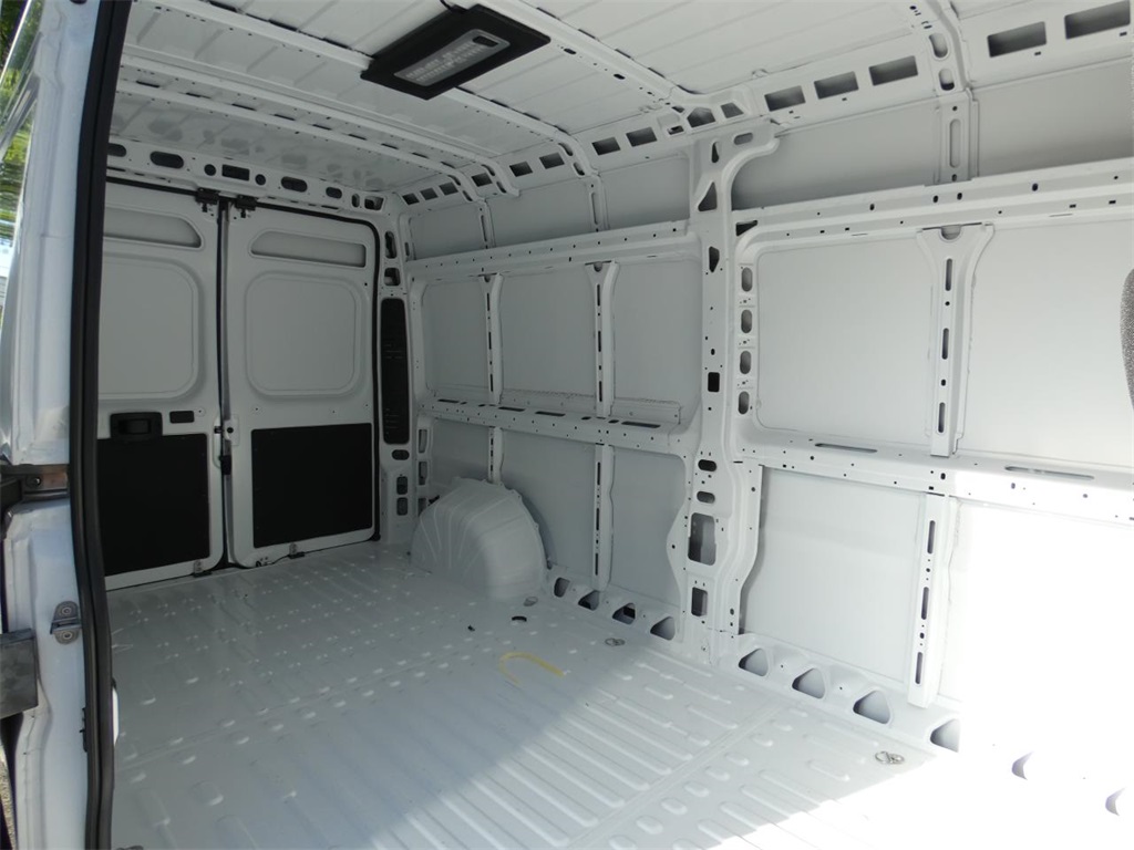 Vehicle image 26 of 27