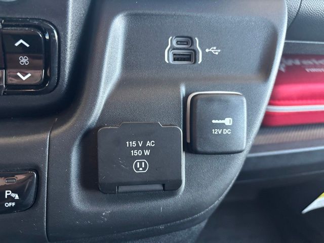 2024 Ram ProMaster Window Van SLT+ Image 32 of 50
