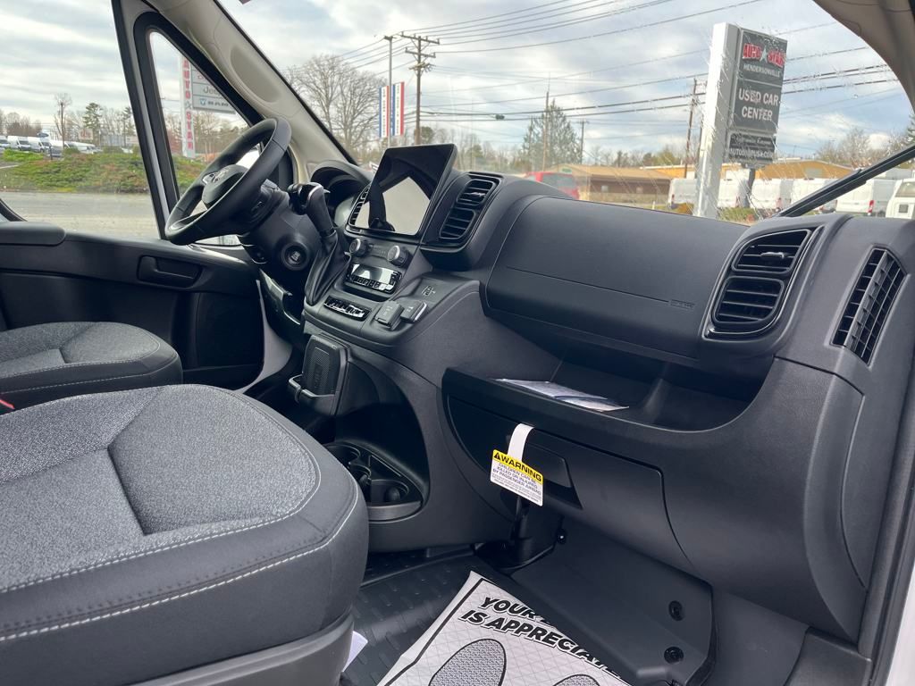 Vehicle image 15 of 40