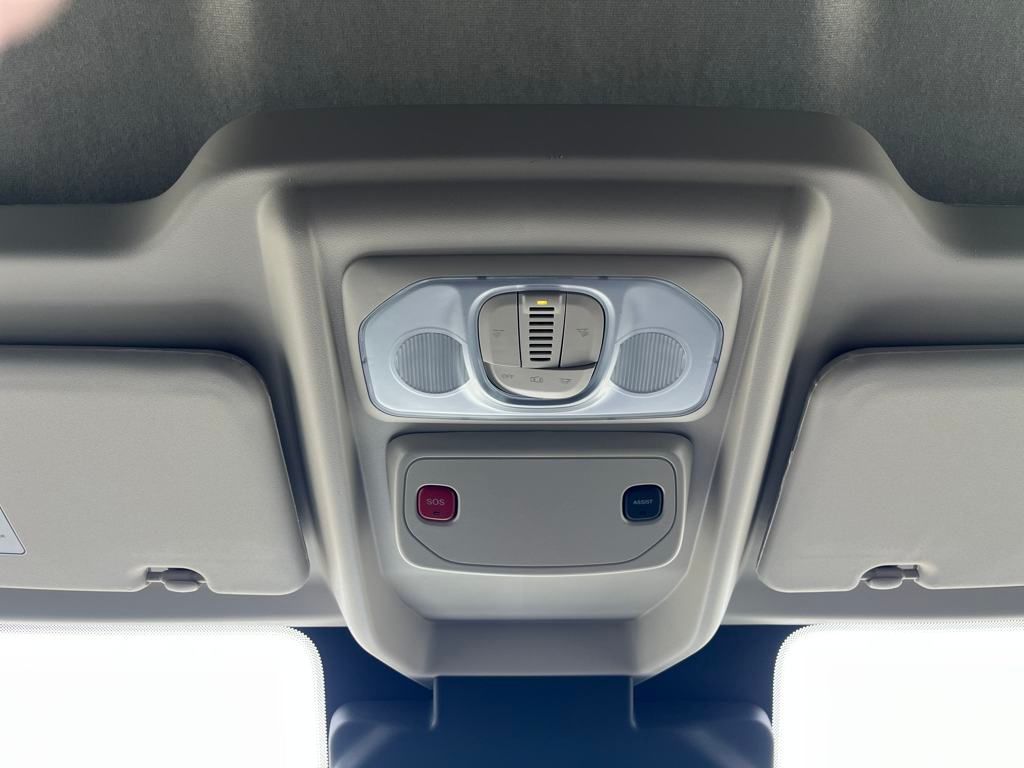 Vehicle image 36 of 40
