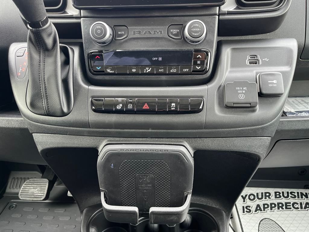 Vehicle image 35 of 40