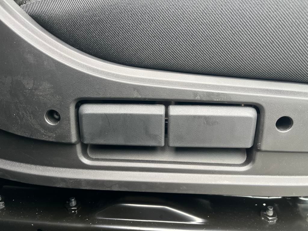 Vehicle image 18 of 40