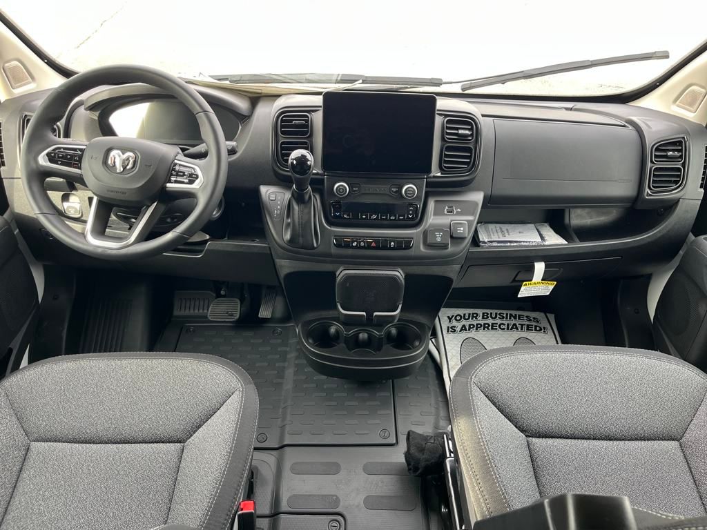 Vehicle image 27 of 40