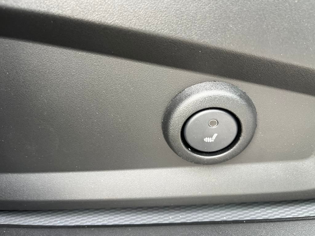 Vehicle image 19 of 40